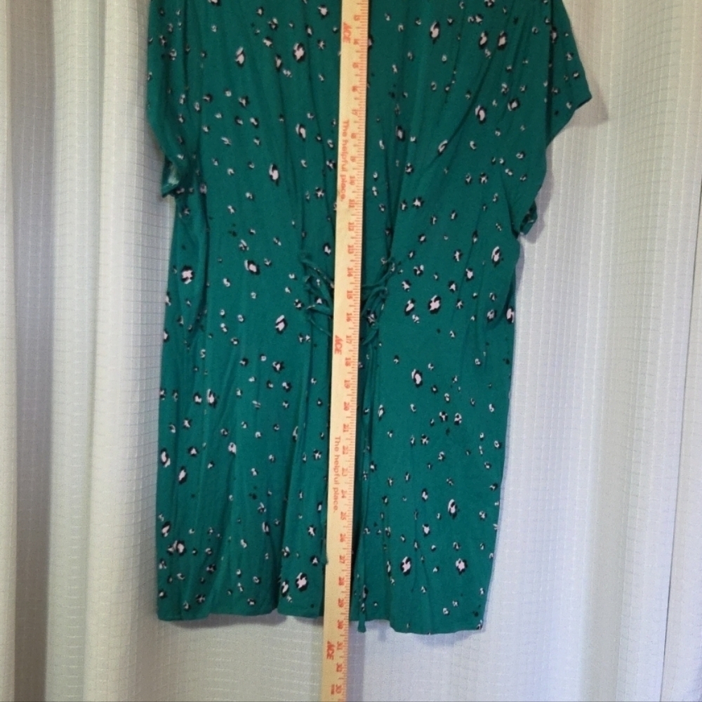 Torrid Blouse Green Animal Print Size 2 (18-20) NWT - Picture 6 of 9